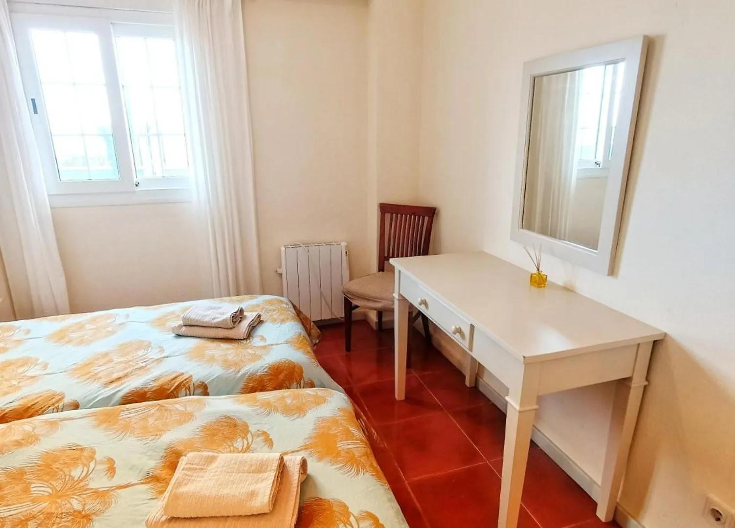 Residencial Alcaraván Apartamentos de 2 y 3 dormitorios en primera línea Isla Canela España