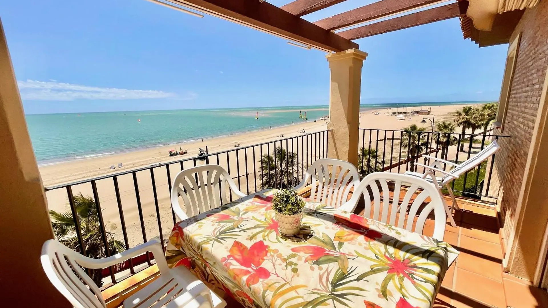 Residencial Alcaraván Apartamentos de 2 y 3 dormitorios en primera línea Isla Canela