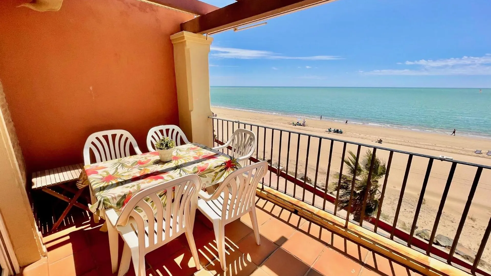 Residencial Alcaraván Apartamentos de 2 y 3 dormitorios en primera línea Isla Canela