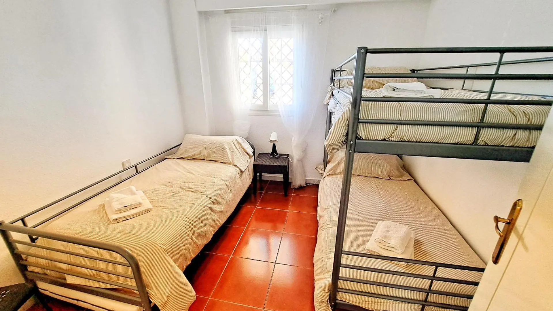 Residencial Alcaraván Apartamentos de 2 y 3 dormitorios en primera línea Isla Canela