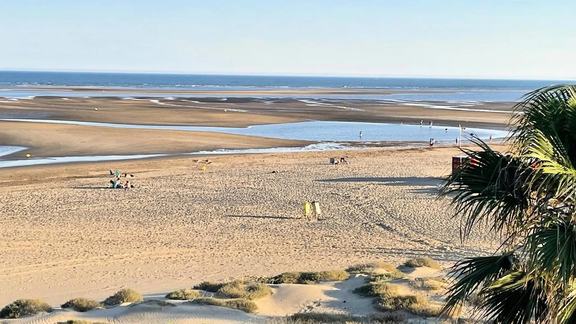 Residencial Alcaraván Apartamentos de 2 y 3 dormitorios en primera línea Isla Canela