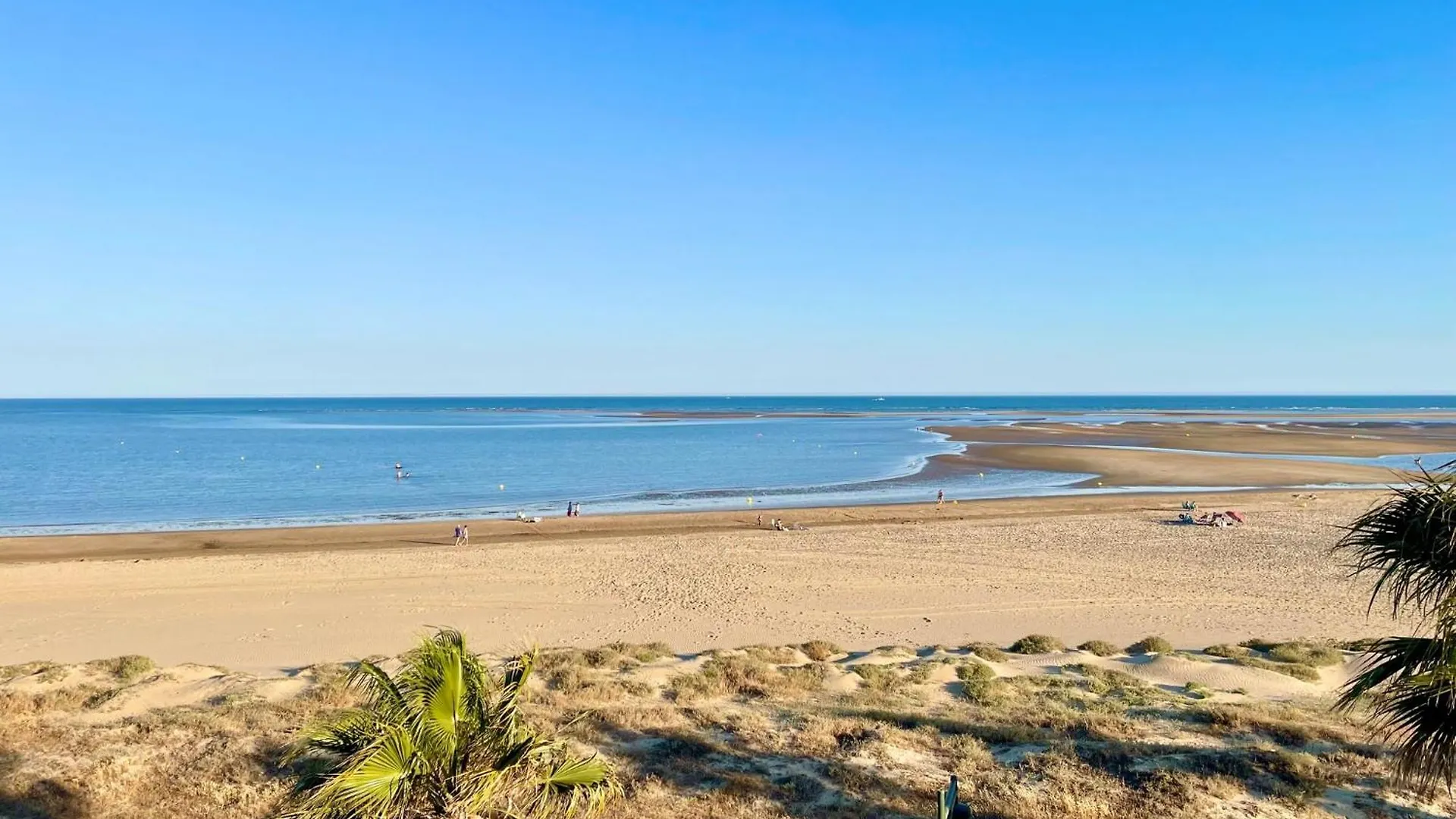Residencial Alcaraván Apartamentos de 2 y 3 dormitorios en primera línea Isla Canela
