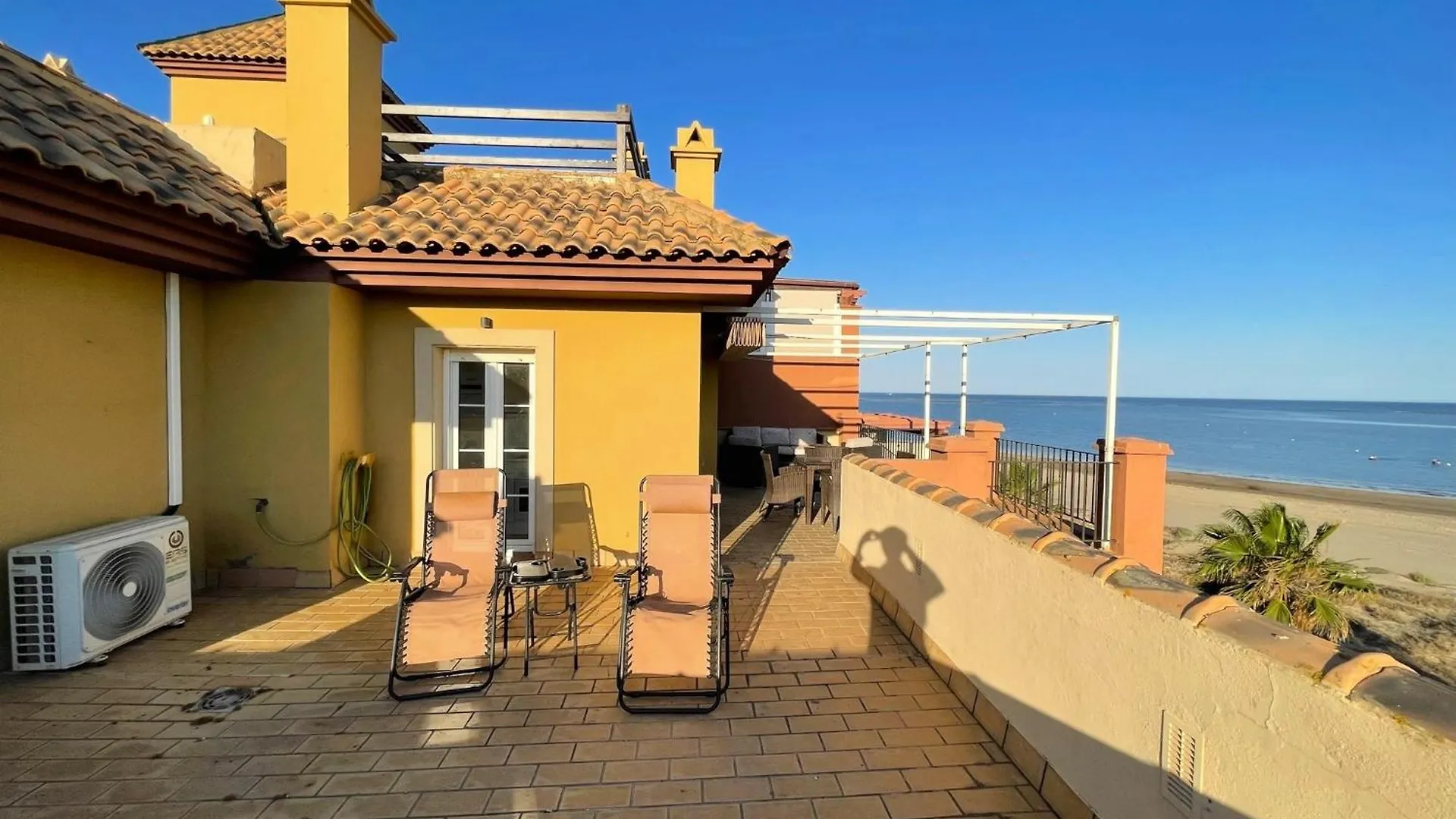 Residencial Alcaraván Apartamentos de 2 y 3 dormitorios en primera línea Isla Canela