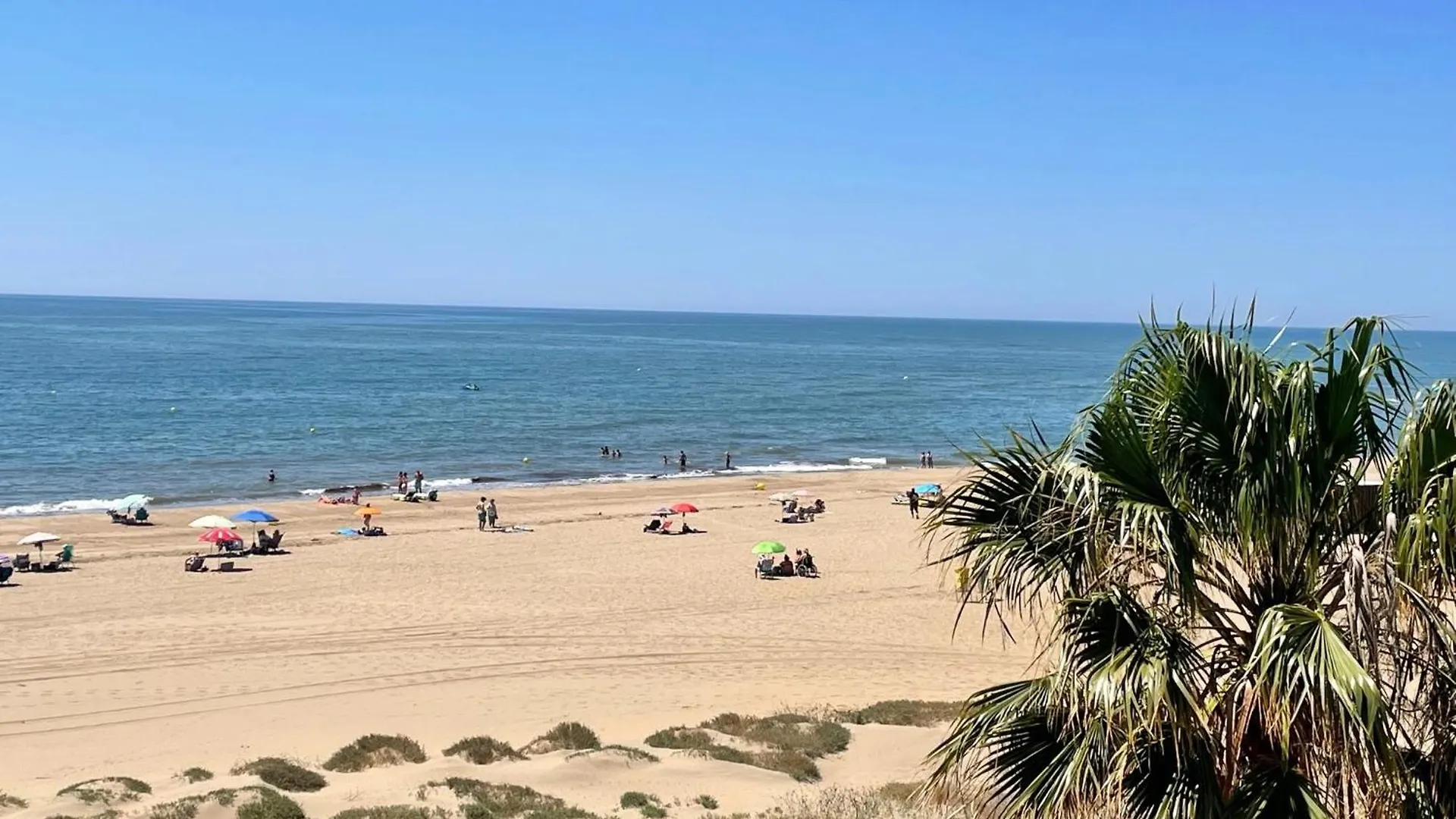 Residencial Alcaraván Apartamentos de 2 y 3 dormitorios en primera línea Isla Canela España