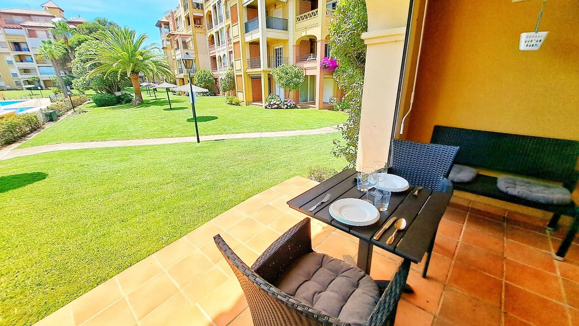 Residencial Alcaraván Apartamentos de 2 y 3 dormitorios en primera línea Isla Canela