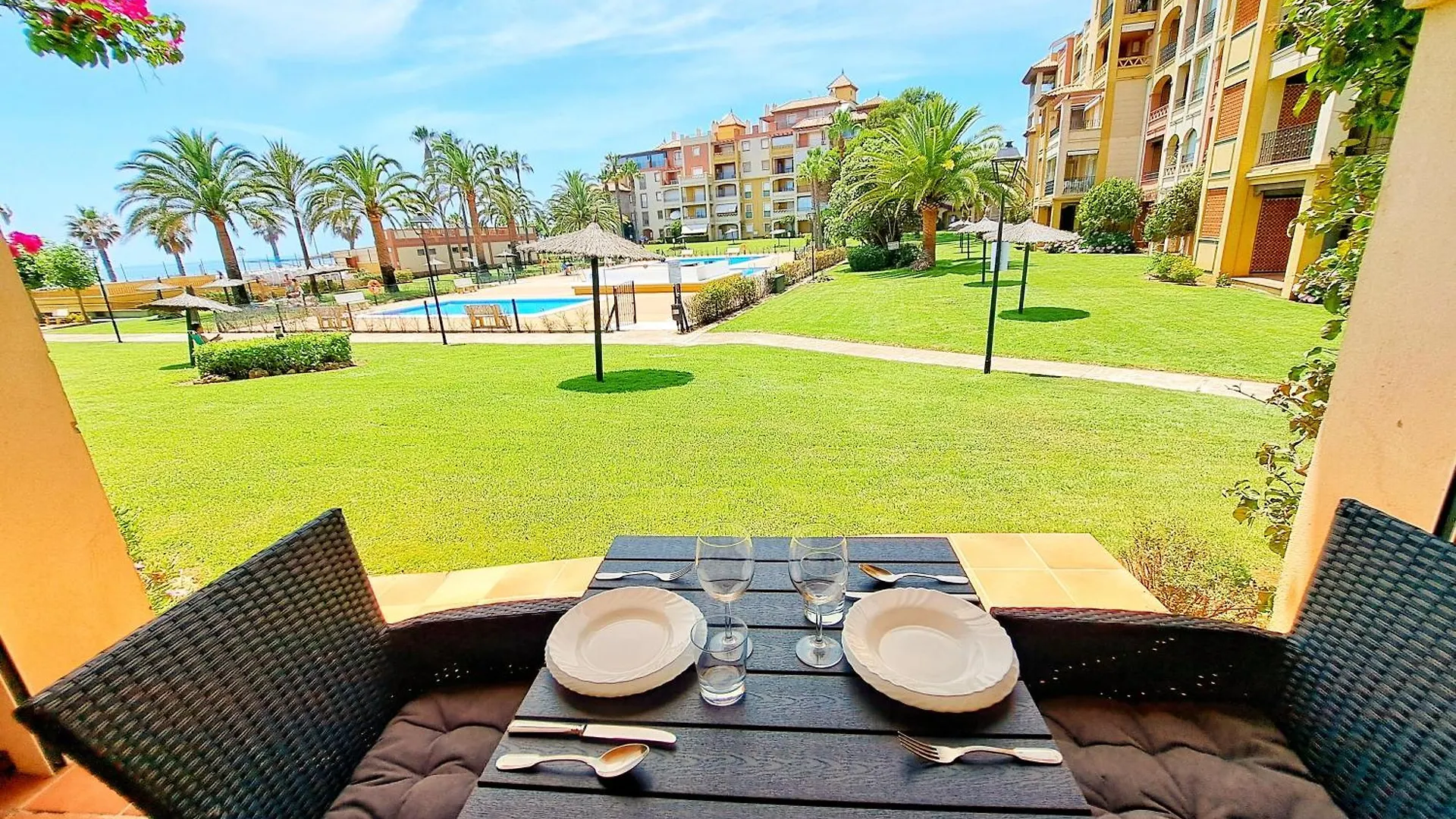 Residencial Alcaraván Apartamentos de 2 y 3 dormitorios en primera línea Isla Canela