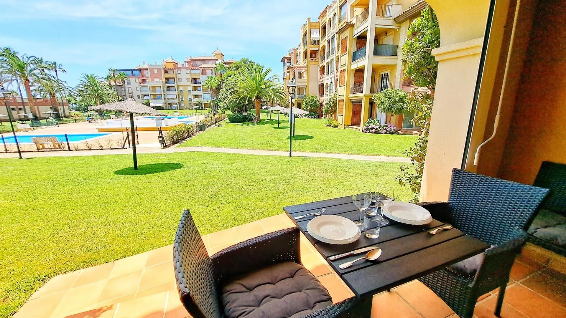 Residencial Alcaraván Apartamentos de 2 y 3 dormitorios en primera línea Isla Canela